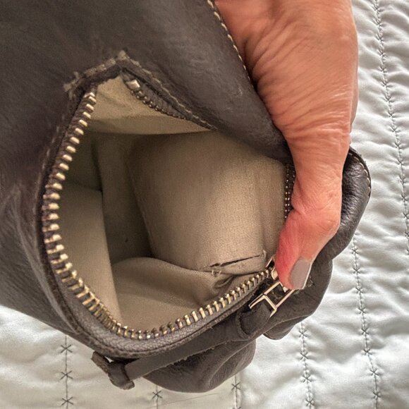 Roots Edie Crossover Bag in a Pebbled Leather- Dark Grey Colour - Made in Canada - Picture 7 of 7